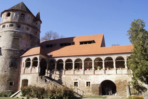 Keresd - Bethlen kastély - Az öregtorony és a Mihály szárny - Fotó:  dr. Salat Csaba